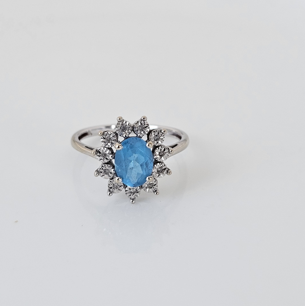 14K Solid White Gold Beautiful Blue Topaz & Diamond  Size 7!